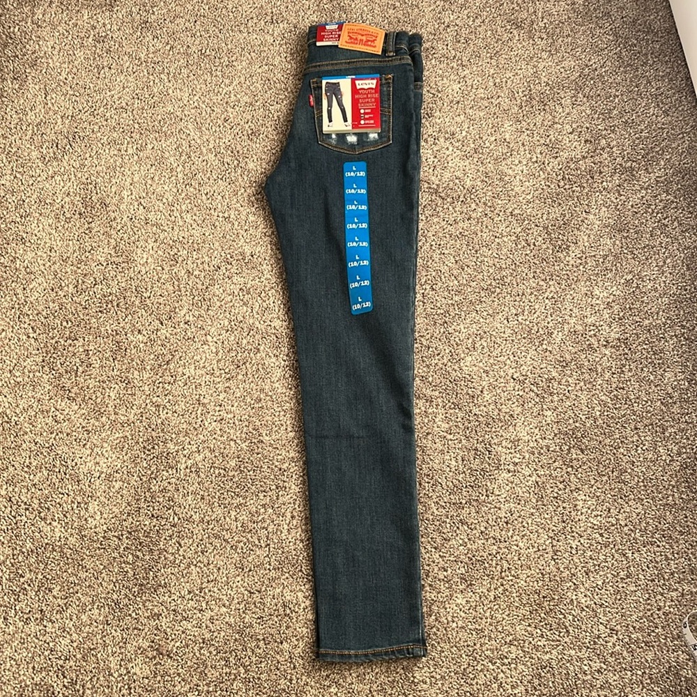 Levi Strauss & Co New With Tags Youth High Rise Super Skinny size large (10/12)